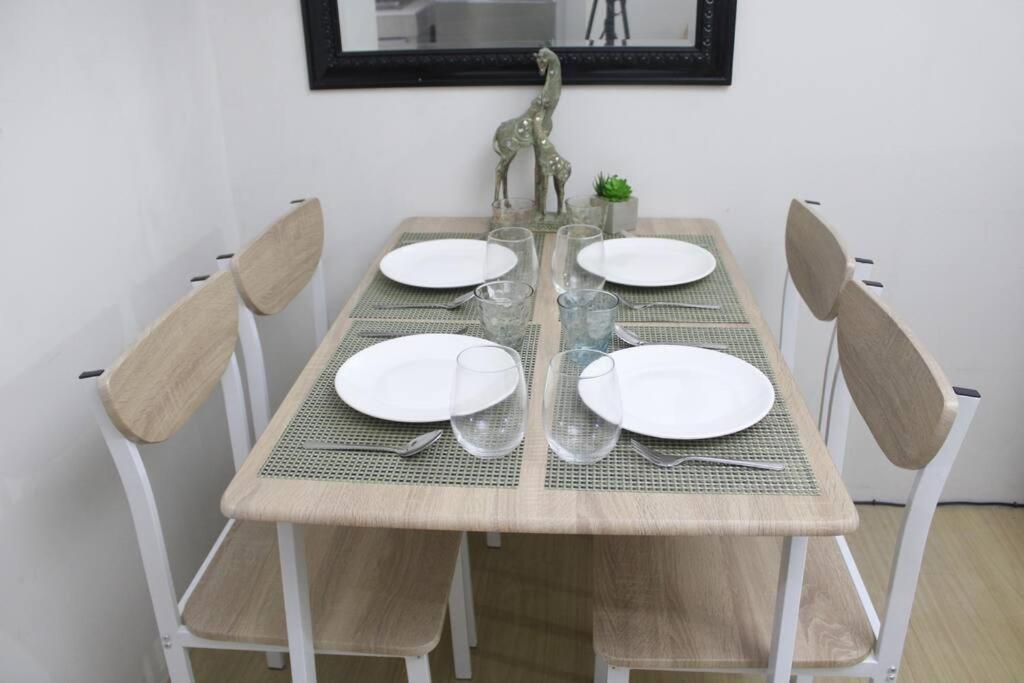 Huge A2J Executive Luxury 1Br Suite Near Abs Cbn, Gma Manila Esterno foto