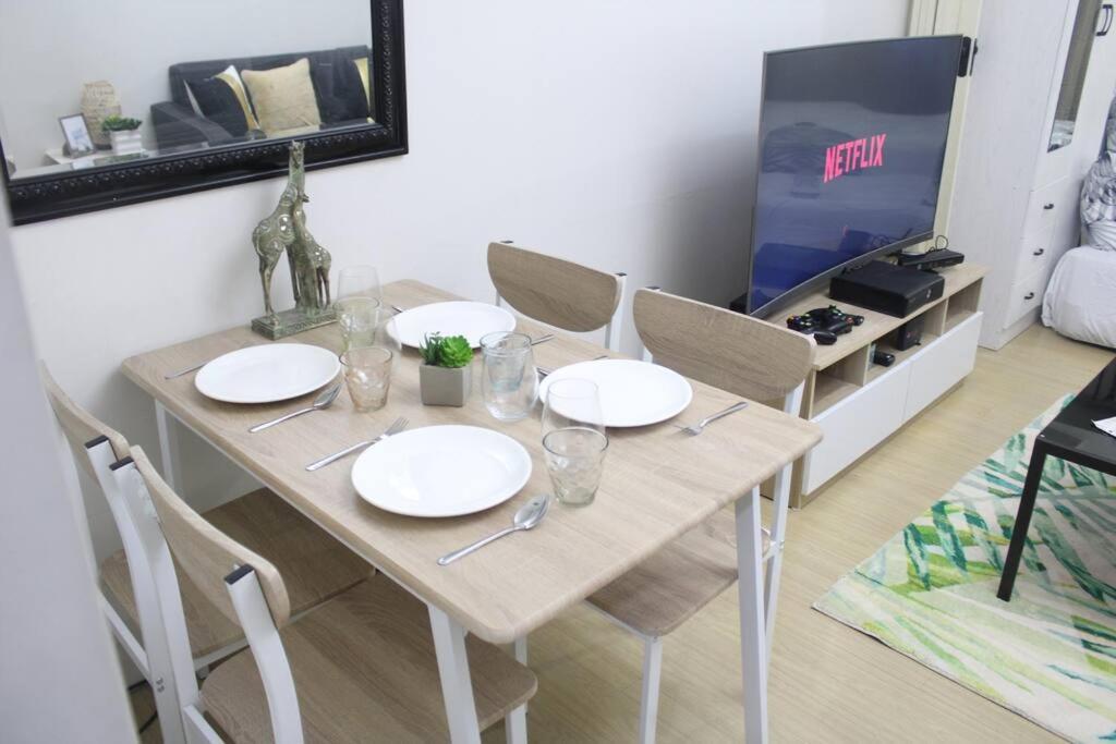 Huge A2J Executive Luxury 1Br Suite Near Abs Cbn, Gma Manila Esterno foto