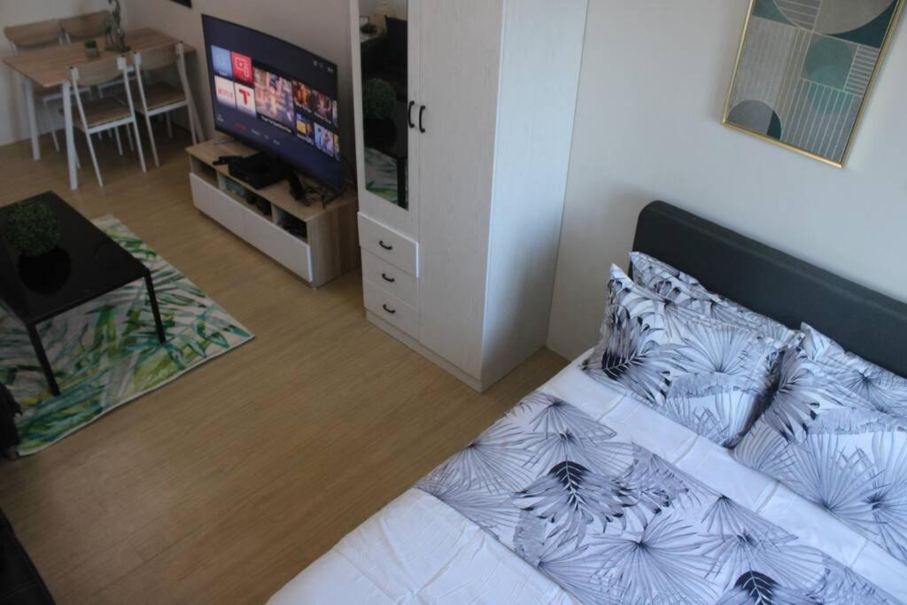 Huge A2J Executive Luxury 1Br Suite Near Abs Cbn, Gma Manila Esterno foto