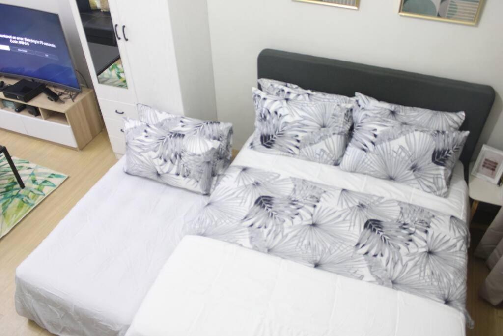 Huge A2J Executive Luxury 1Br Suite Near Abs Cbn, Gma Manila Esterno foto