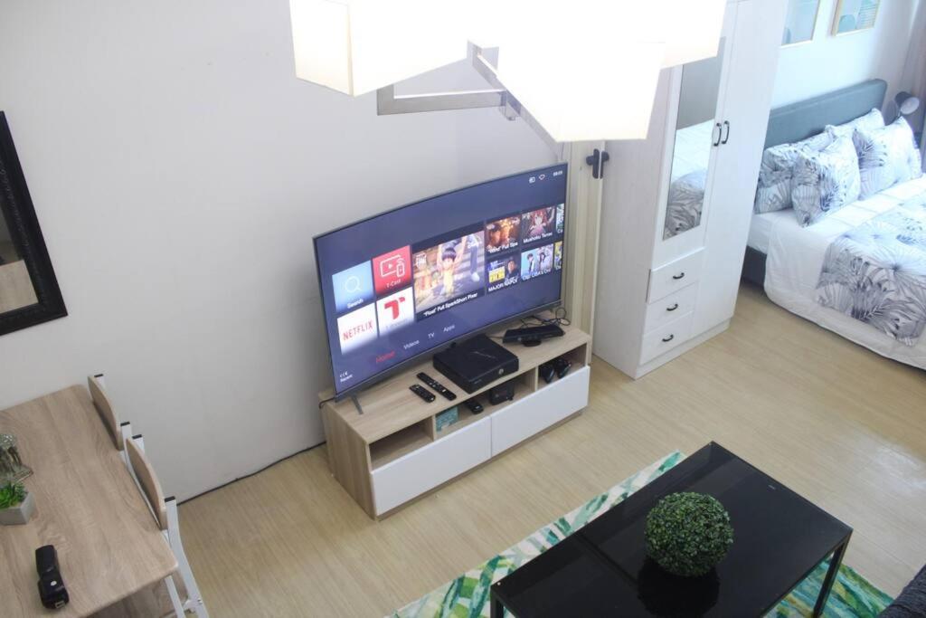 Huge A2J Executive Luxury 1Br Suite Near Abs Cbn, Gma Manila Esterno foto