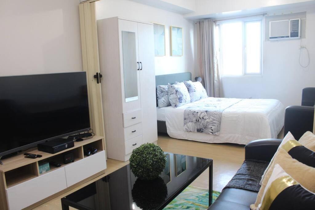 Huge A2J Executive Luxury 1Br Suite Near Abs Cbn, Gma Manila Esterno foto